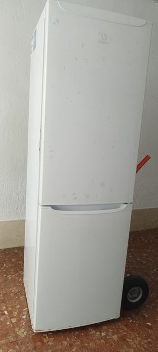 Nevera blanca Indesit