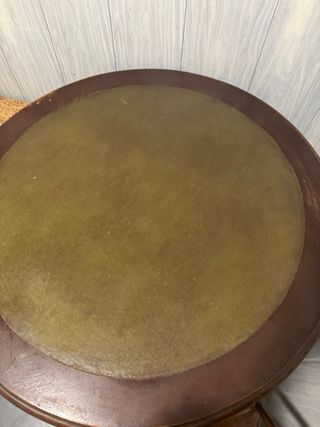 Mesa redonda de madera y 2 sillas vintage