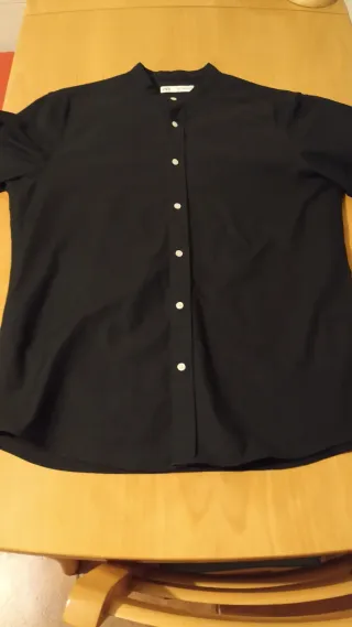 Camisa negra cuello mao