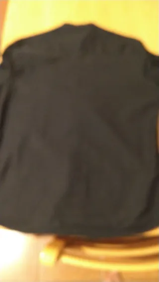 Camisa negra cuello mao