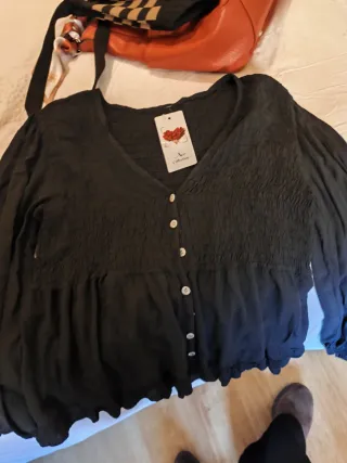 Blusas de mujer (rojo, verde, blanco)