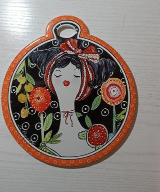 Sottopentola rotondo donna floreale