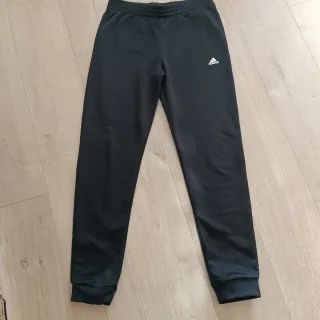 Pantalón chándal Adidas Negro.