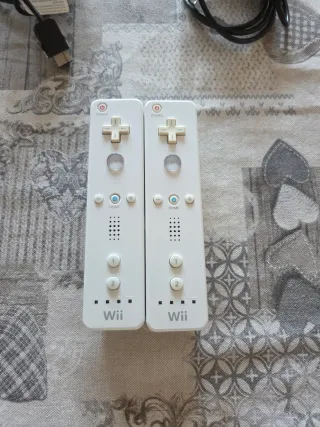 2 Telecomandi Wii + 2 Nunchuck Nintendo