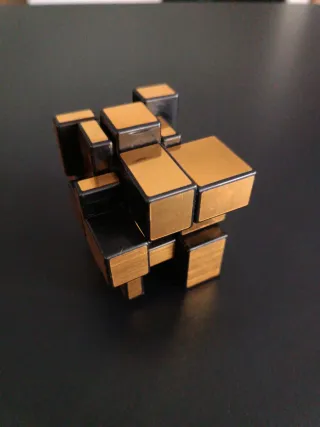 Cubo Mágico 3D Dorado