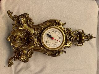 Reloj de sobremesa dorado de bronce