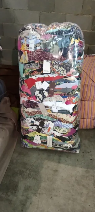 Lote Ropa Usada en Madrid por kg más información p