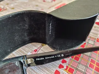 Occhiali da sole Prada da uomo neri