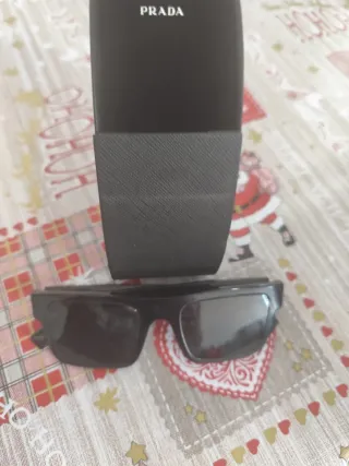 Occhiali da sole Prada da uomo neri