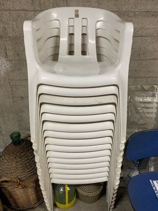 Sedie impilabili bianche con braccioli 1€10,15€100