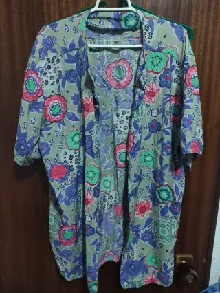 Camisa oversize flores sin cuello