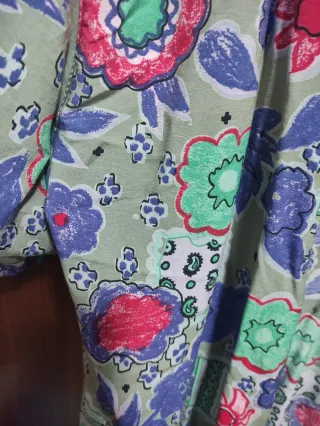 Camisa oversize flores sin cuello