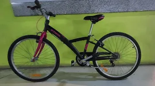 Bicicleta BTWIN Negra y Rosa