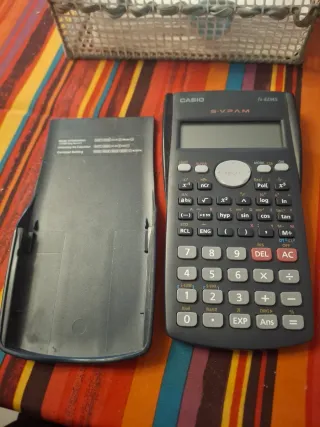 Calculadora Científica Casio fx-82MS