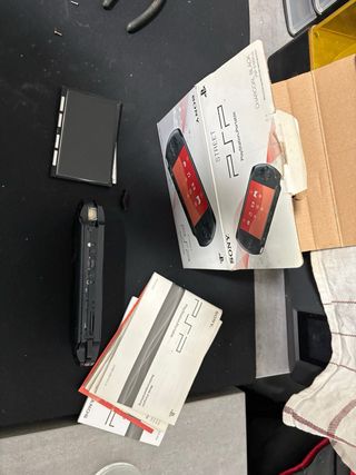 PSP Street Sony Negra con Caja no sé si funciona
