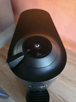 Cafetera Nespresso Vertuo Delonghi Negra