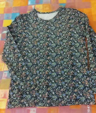 Camiseta estampada floral manga larga