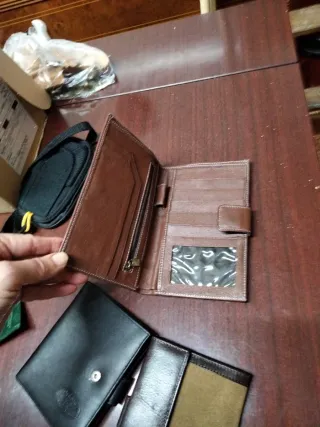 Carteras de tarjetas de cuero