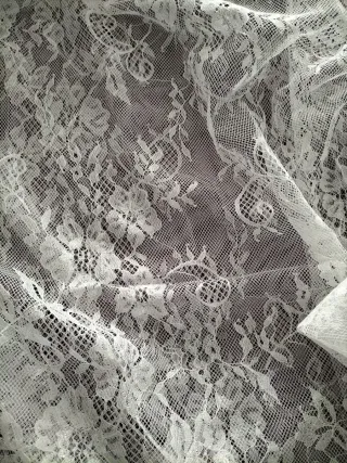 Mantilla de encaje blanco