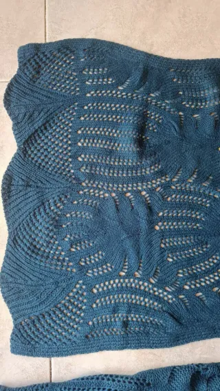 Sciarpa blu petrolio Camomilla lavorata a maglia