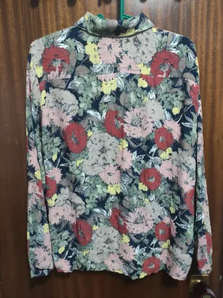 Elegante camisa estampada flores