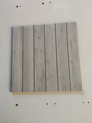 Porcelánico madera gris antideslizante