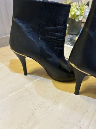 Botines Zara Tacón Aguja Negro