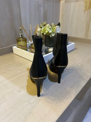 Botines Zara Tacón Aguja Negro