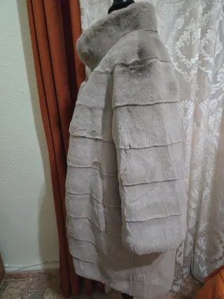 Abrigo de pelo suave beige/gris talla única