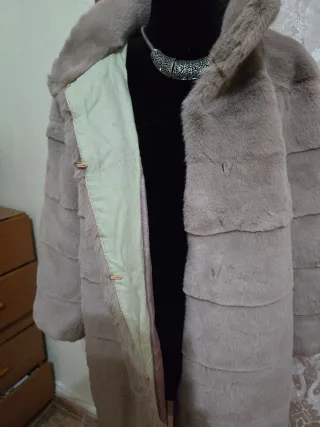 Abrigo de pelo suave beige/gris talla única