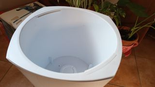 Vaso in plastica alto porta fiori con porta vaso