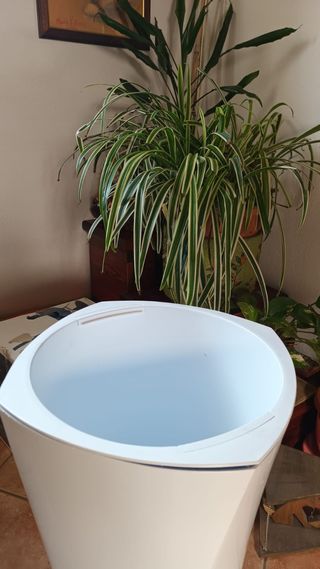 Vaso in plastica alto porta fiori con porta vaso