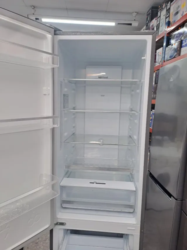 Nevera marca Qilive 193,cm x 54,cm Nofrost