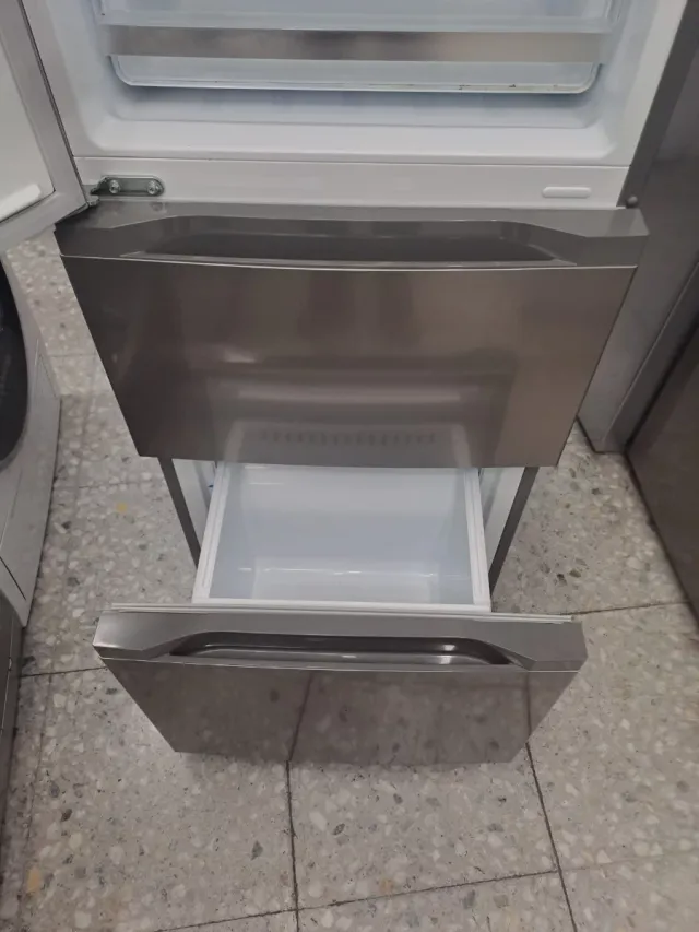 Nevera marca Qilive 193,cm x 54,cm Nofrost