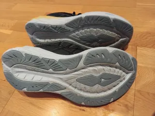 ASICS Novablast 4 Zapatillas Running Negro Amarill