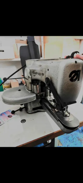 Máquina de coser industrial Dürkopp Adler