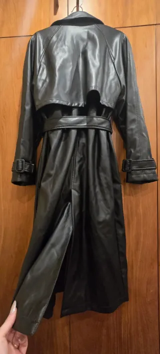 Abrigo largo efecto piel Stradivarius