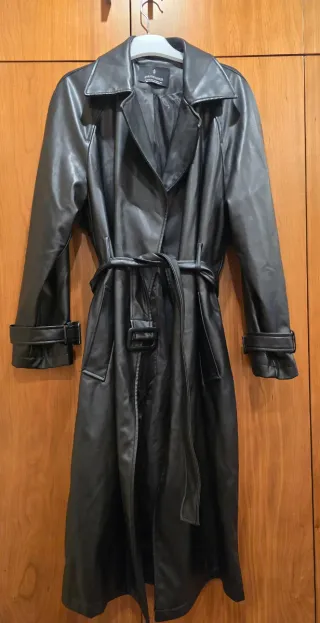 Abrigo largo efecto piel Stradivarius