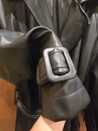 Abrigo largo efecto piel Stradivarius