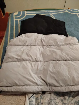 Chaleco plumífero hombre negro y gris