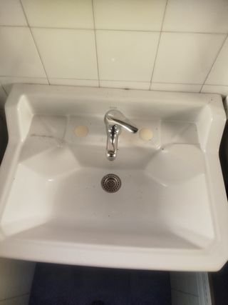 Lavabo antiguo de cerámica