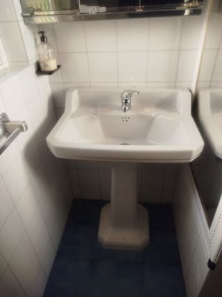 Lavabo antiguo de cerámica