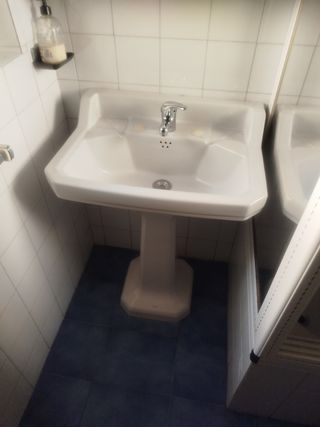 Lavabo antiguo de cerámica