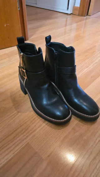 Botas negras sin usar