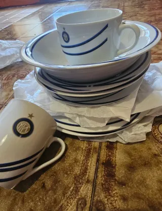 Set Inter Porcellana 8 piatti+2 tazze