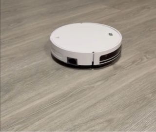 Robot aspirador blanco