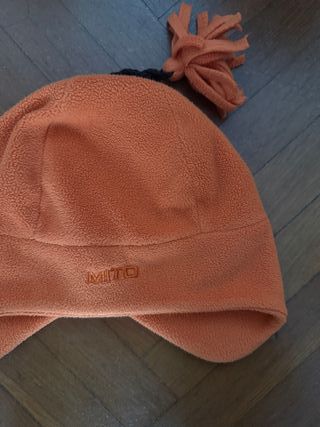 Gorro naranja MITO con orejeras