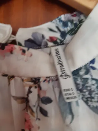 Blusa floral blanca manga larga