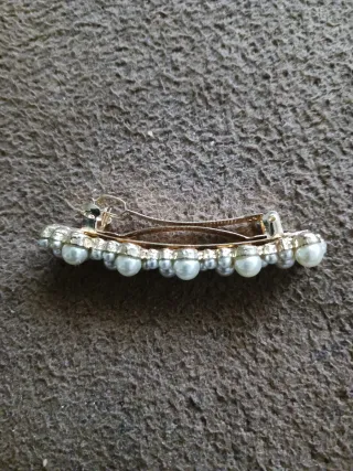 Pinza para el pelo con perlas y pedrerpedr Pedras