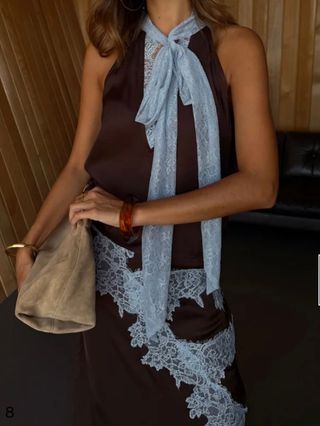 Conjunto satén marrón con encaje azul